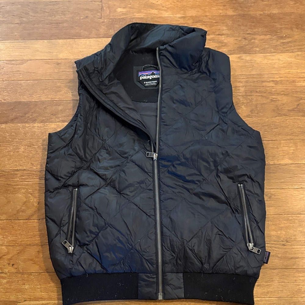 Patagonia women’s black Quilted Vest